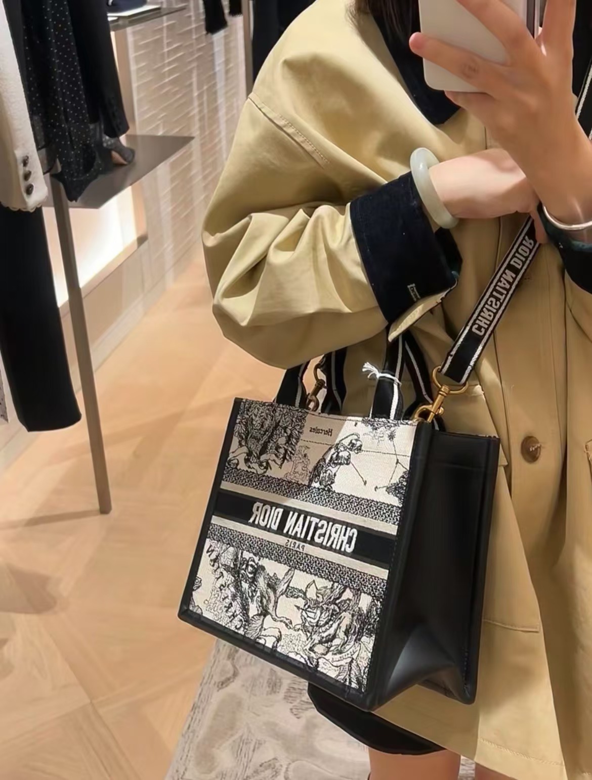 디올 Dior Book Tote 미디엄 백 M1324CETW_M06E 26cm 36cm